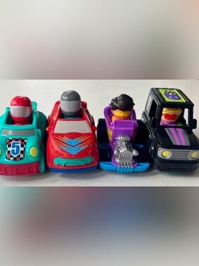 LITTLE PEOPLE- RACE CAR WHEELIES LOT